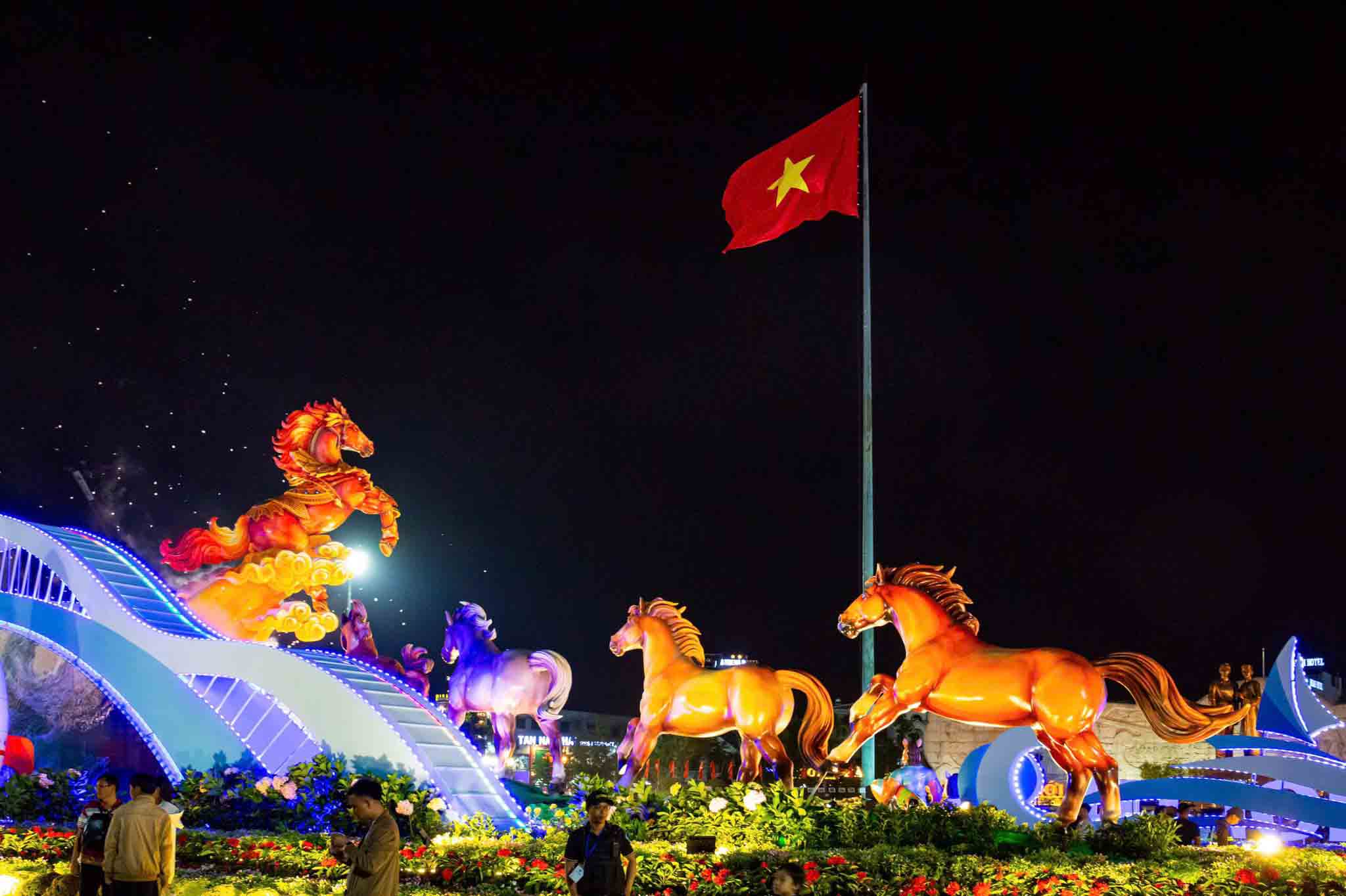 Cụm linh vật lấy cảm hứng từ hào khí đất võ và tinh thần đại ngàn.