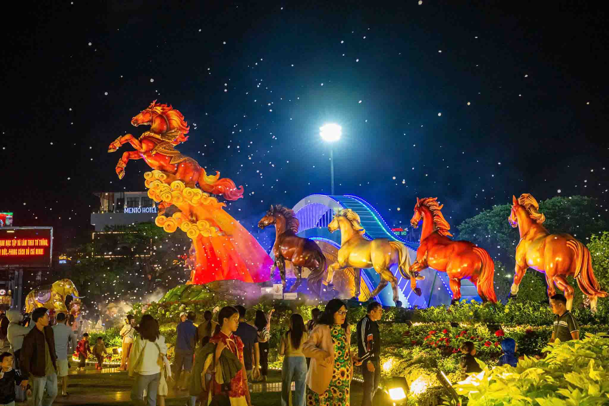 Vẻ oai phong của ngựa chiến Thánh Gióng.