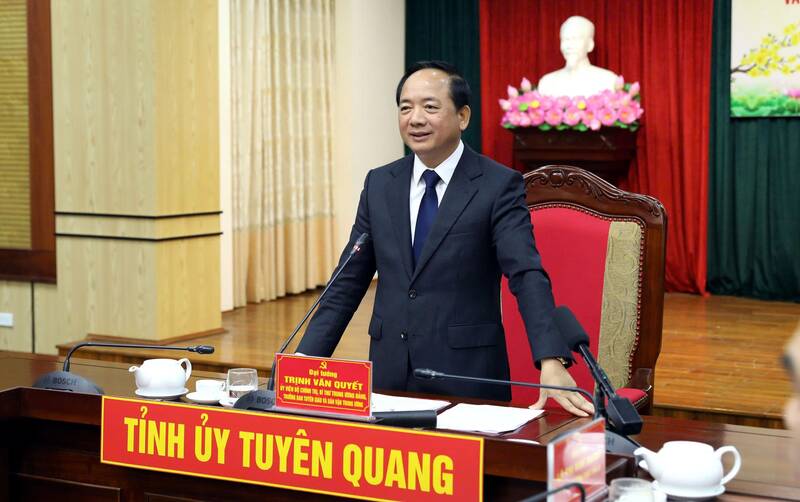 Đại tướng Trịnh Văn Quyết - Ủy viên Bộ Chính trị, Bí thư Trung ương Đảng, Trưởng Ban Tuyên giáo và Dân vận Trung ương phát biểu tại chương trình. Ảnh: Việt Bắc