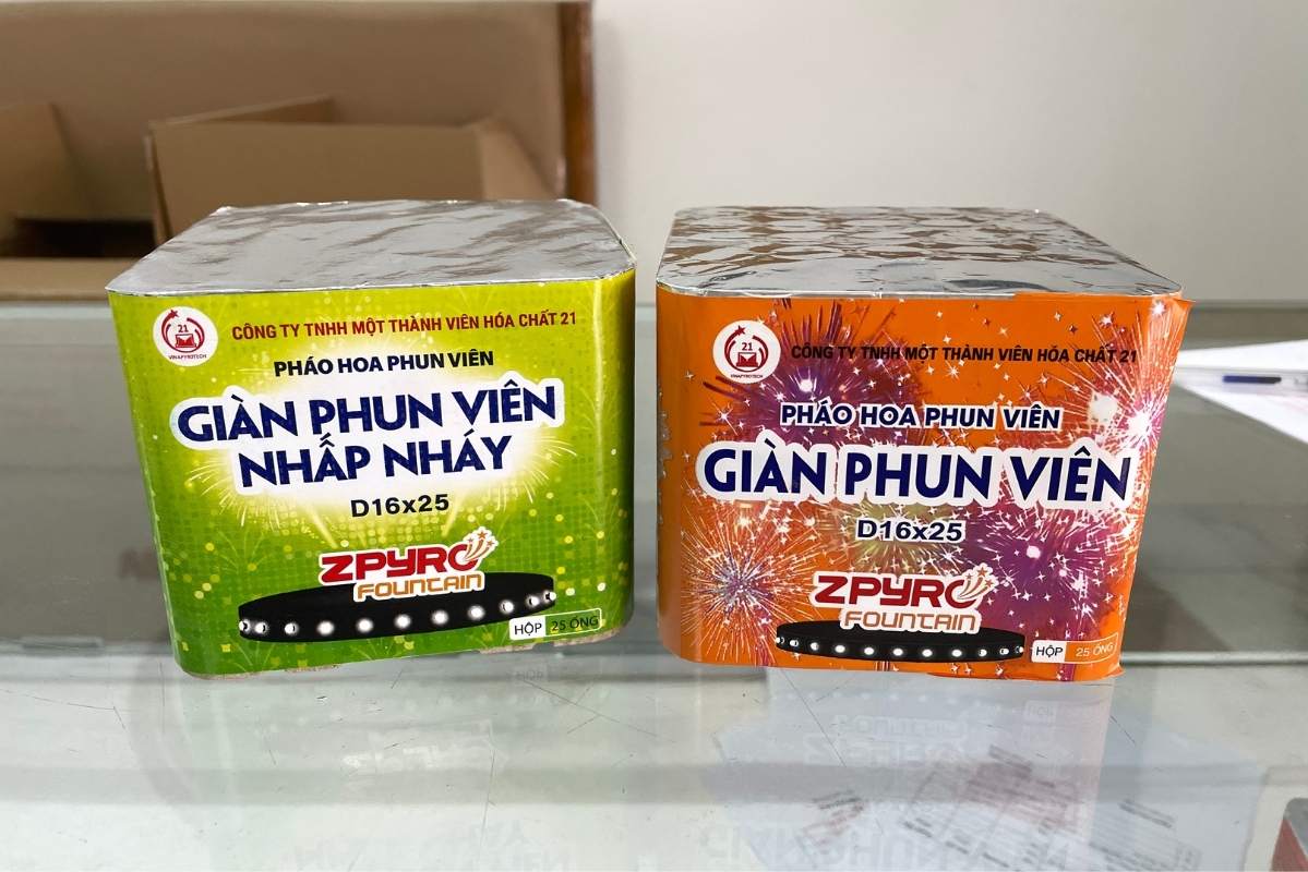 The Z121 Fireworks line of the Ministry of National Defense increases in price every day, many individuals take advantage of importing more. Photo: Ha Linh