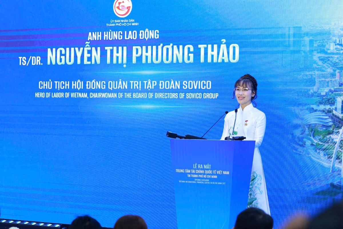 Phát biểu tại sự kiện, Anh hùng Lao động - TS. Nguyễn Thị Phương Thảo nhấn mạnh, yếu tố cốt lõi quyết định thành công của một trung tâm tài chính không nằm ở quy mô vốn, mà ở niềm tin. Ảnh: HDBank