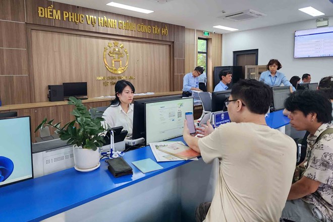 The evaluation results are not only used to classify the quality of civil servants but also as a basis for rewarding, paying additional income, and bonuses. Photo: Song Huu
