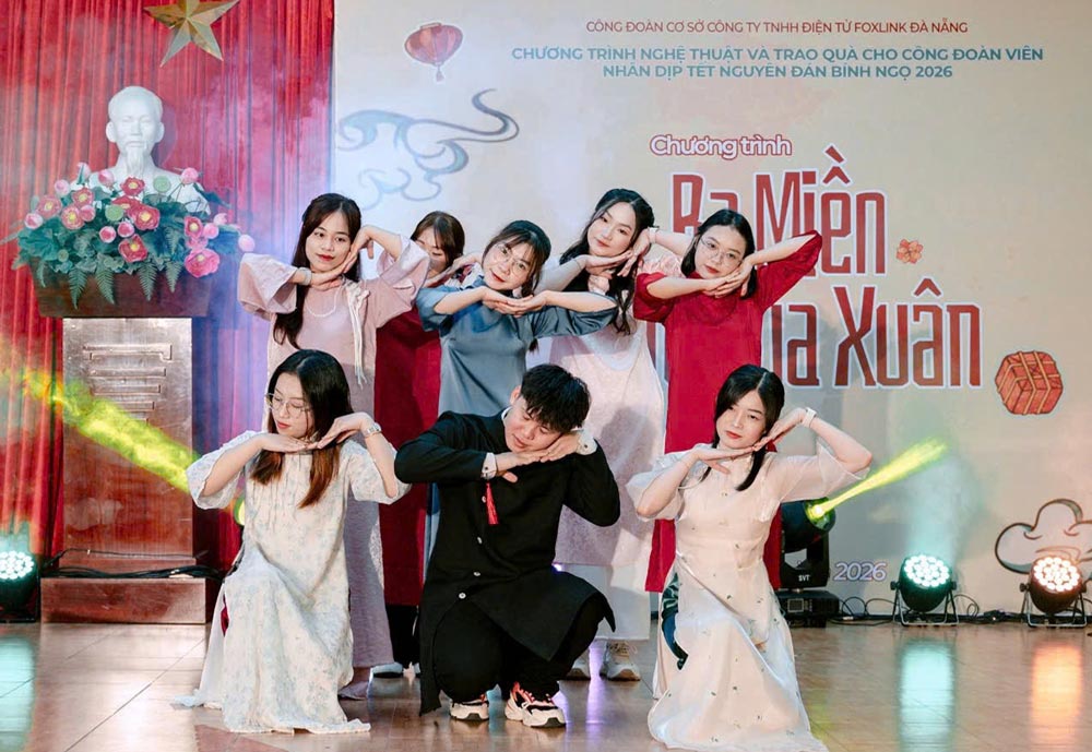 The Trade Union of Foxlink Da Nang Electronics Co., Ltd. organizes the art program "Three Regions - One Spring". Photo: Da Nang Trade Union.