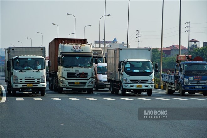 Quản lý chặt vận tải, bảo đảm đi lại an toàn dịp Tết Bính Ngọ. Ảnh: Tùng Giang