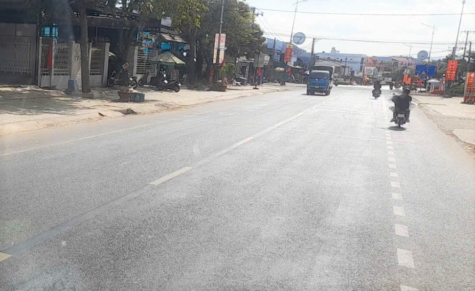 Môi trường, mỹ quan trên Quốc lộ 20 được trả lại sạch, đẹp sau phản ánh của Báo Lao Động. Ảnh: Phúc Khánh 