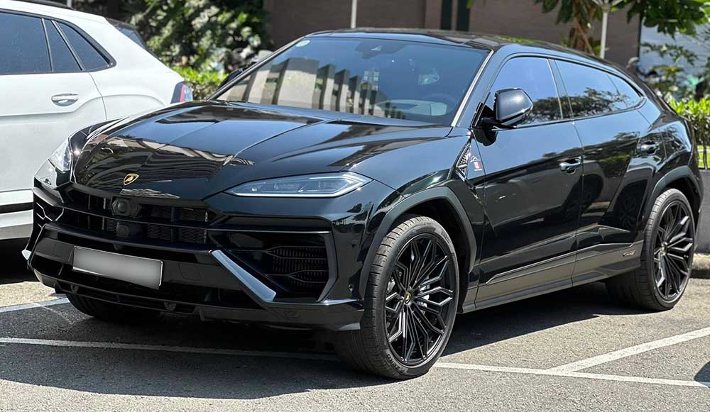 Lamborghini Urus SE appeared on the streets of Ho Chi Minh City, attracting the attention of car lovers thanks to its powerful 789 horsepower hybrid configuration. Photo: Phong Diep