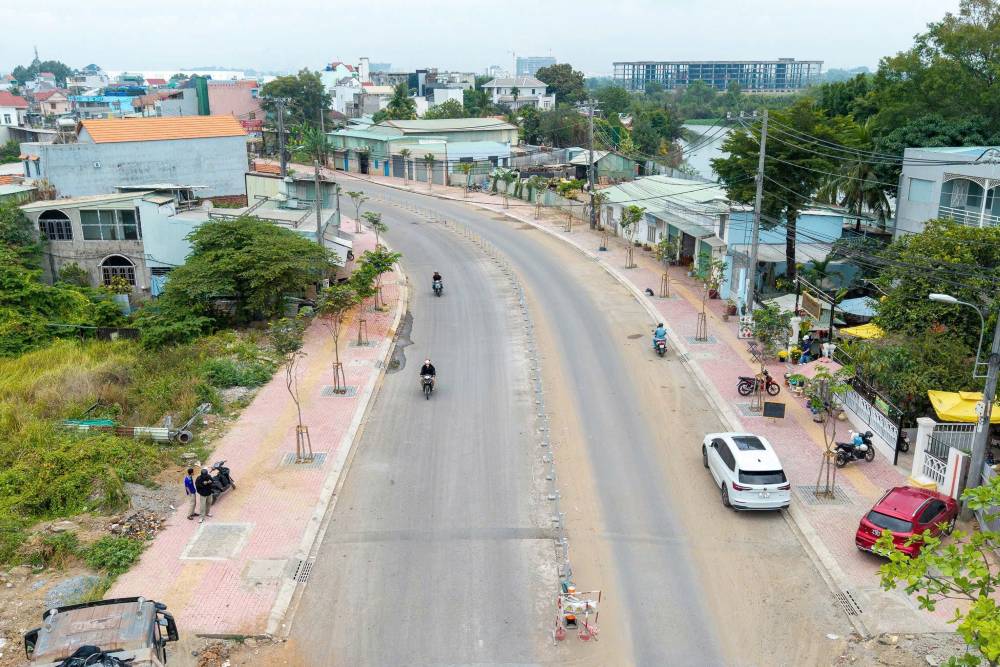 Diện mạo khang trang của đường Lò Lu (TP Thủ Đức) đoạn từ đường số 6 đến Nguyễn Xiển sau khi được nâng cấp, mở rộng. Ảnh: Thái Bảo
