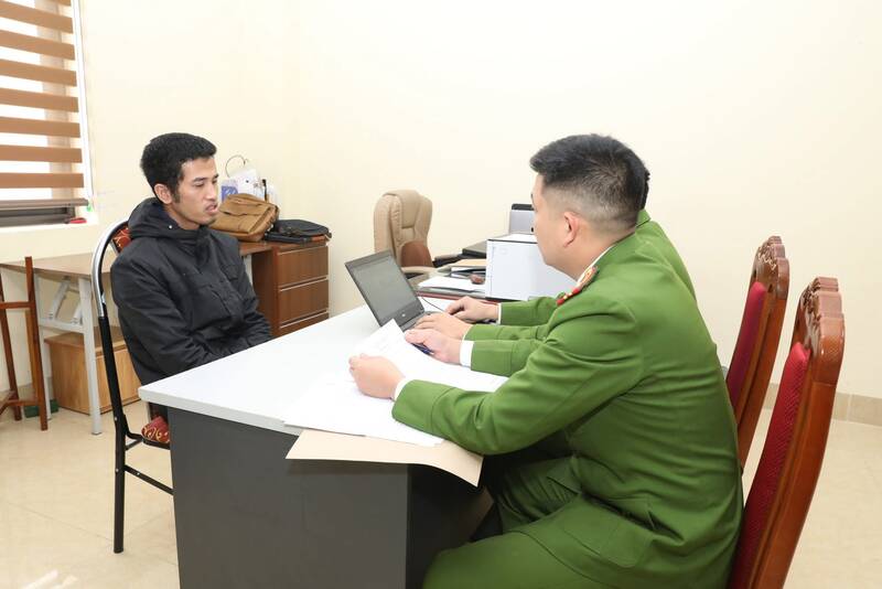 Subject Tran Ngoc Hoang at the police station. Photo: Son La Provincial Police