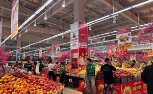 Approaching Binh Ngo Tet, goods are abundant, prices have not fluctuated much
