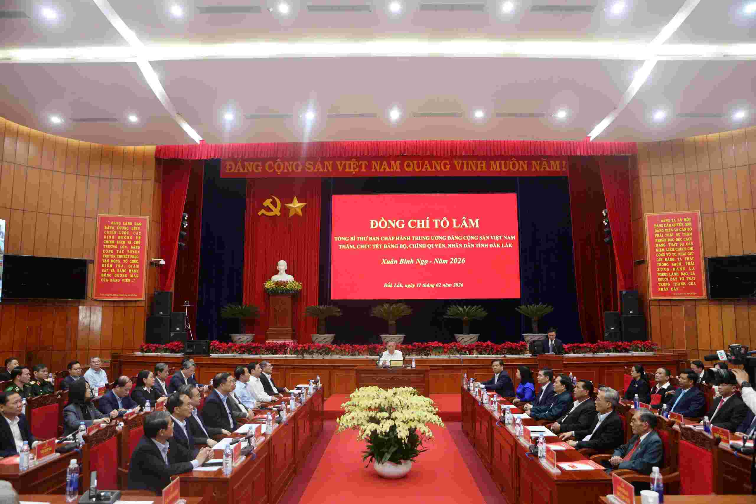 Quang cảnh buổi làm việc. Ảnh: Bảo Trung