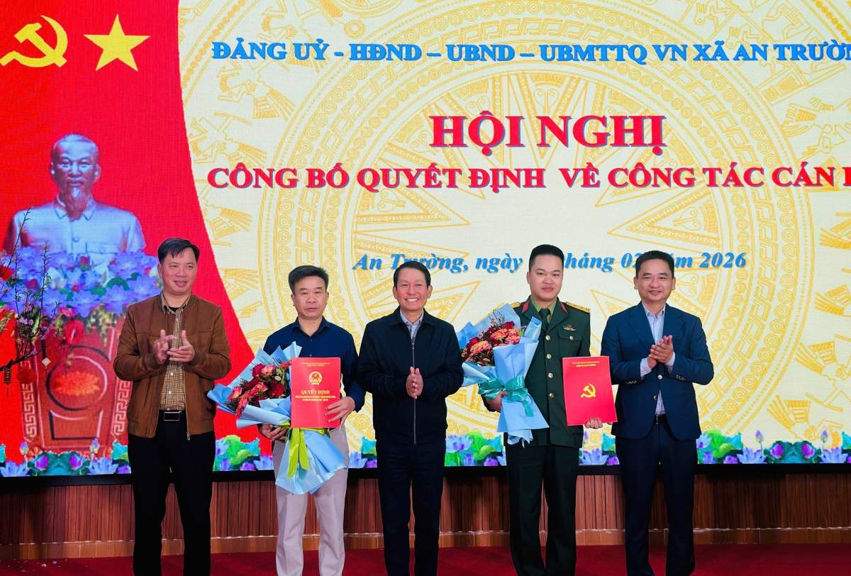 Xã An Trường bổ nhiệm cán bộ Phòng Văn hóa Xã hội và Ban Chỉ huy quân sự xã. Ảnh: Xã An Trường