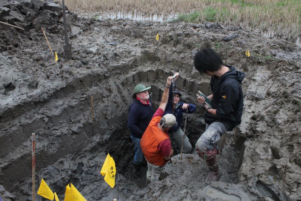 Domestic and foreign experts excavate at the Ma Ngua copper pile site. Photo: Ngo Dinh Dung
