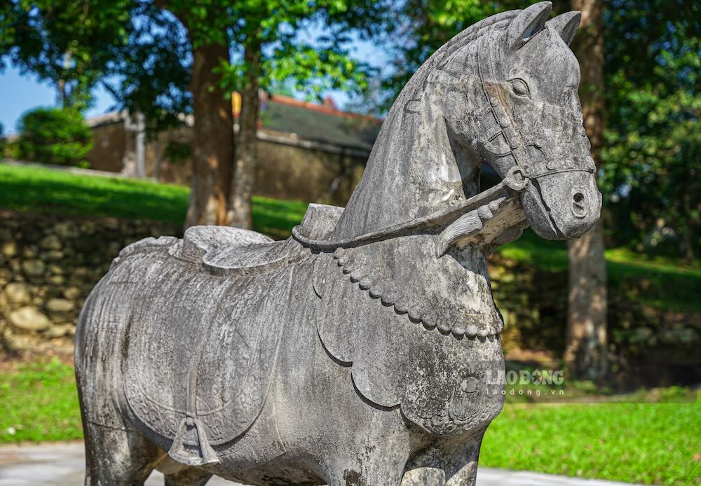 Ngựa đá ở lăng vua Gia Long.