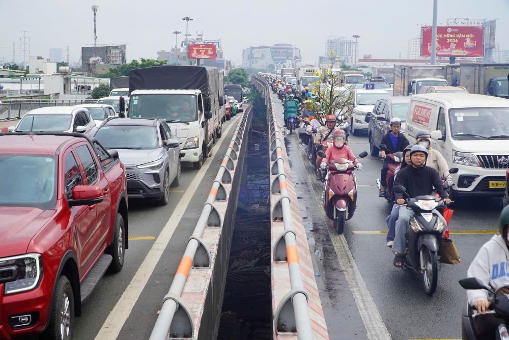Southern weather with intermittent sunshine. Photo: Nguyen Chan