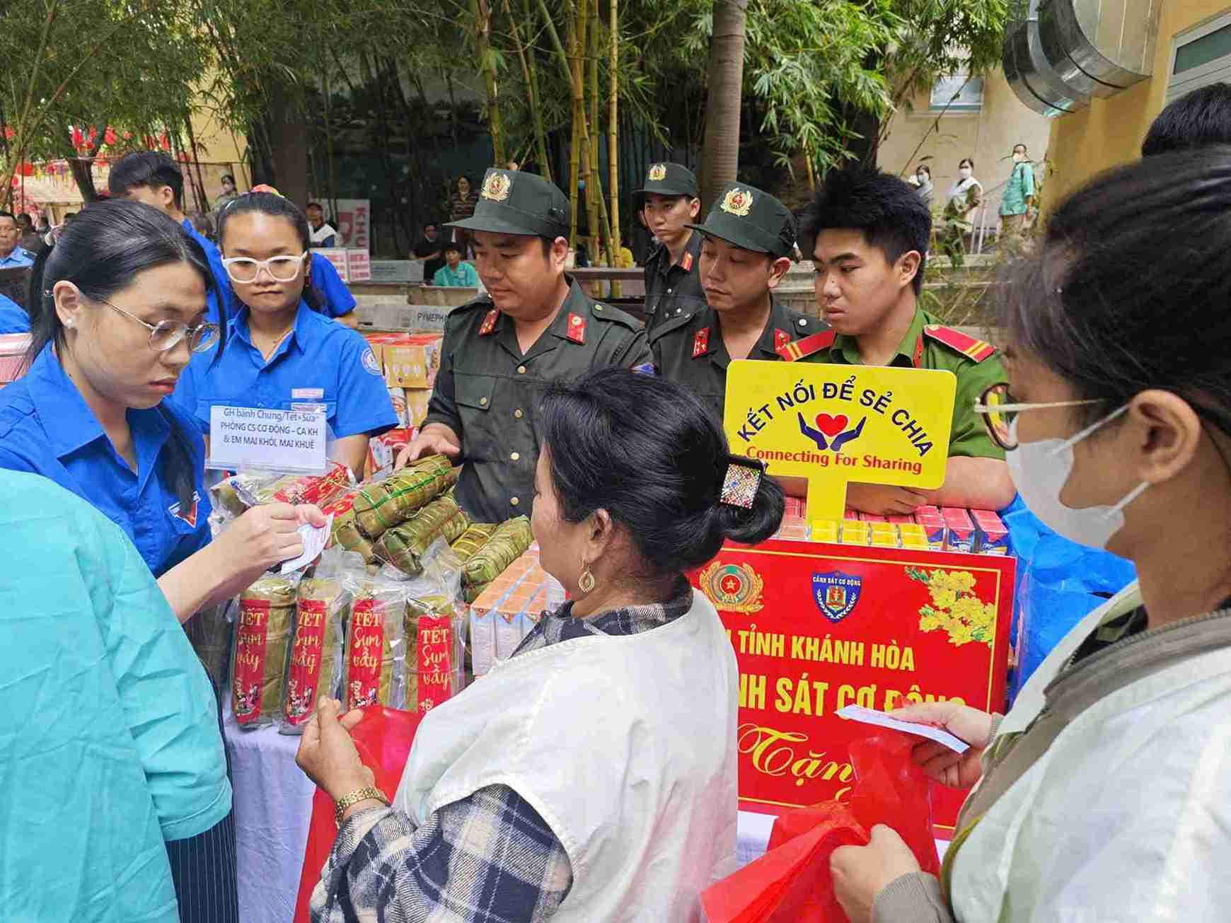 0 VND Tet market reaches poor patients at the end of the year. Photo: Nang Xuan