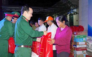 Bộ đội mang mùa xuân đến với đồng bào vùng cao ở Khánh Hòa