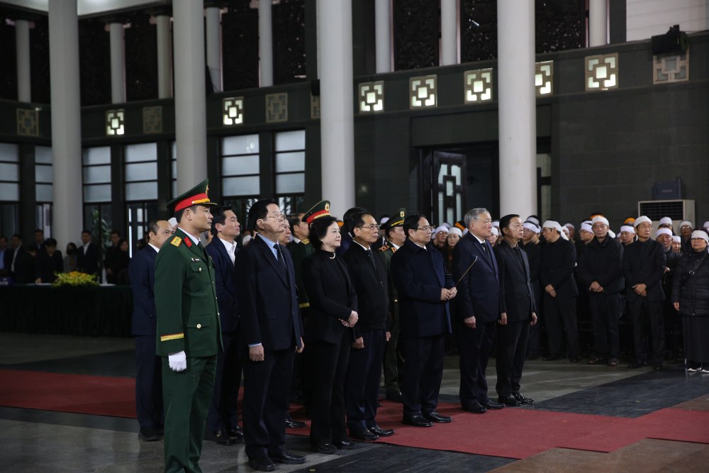 Đoàn Chủ tịch nước do Bí thư Trung ương Đảng, Phó Chủ tịch nước Võ Thị Ánh Xuân làm trưởng đoàn viếng đồng chí Đoàn Duy Thành. Ảnh: Phạm Đông