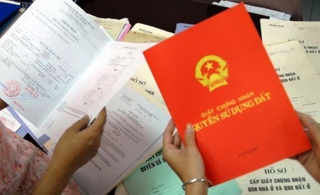 Regulations on red books are of interest to many people. Photo: Minh Huy