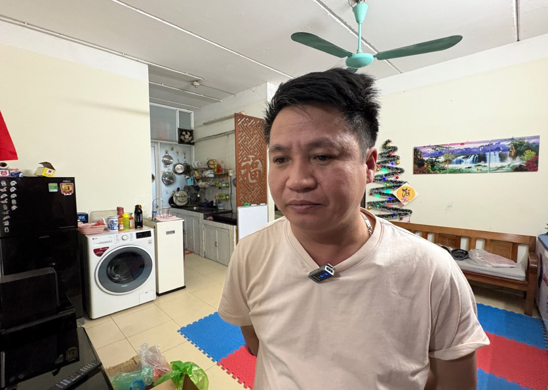 Anh Đoàn Văn Tiến - người thuê trọ tại khu nhà ở công nhân xã Thiên Lộc. Ảnh: Bảo Hân 