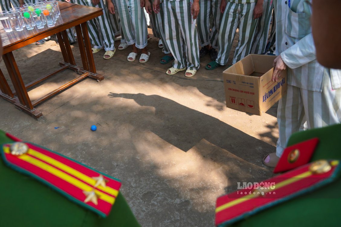 “Qua các phong trào, phạm nhân thể hiện tinh thần phấn khởi, thoải mái hơn và có ý chí phấn đấu cải tạo. Điều này thể hiện rõ qua thái độ, nét mặt của phạm nhân sau mỗi hoạt động văn hóa, văn nghệ, thể thao”, Trung tá Lý Bé Tây cho biết thêm.