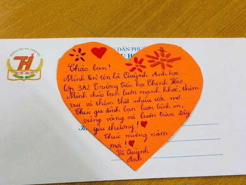 Những lá thư viết tay của học sinh trường Tiểu Học Thịnh Hào gửi tới