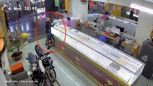 Robbery at a gold shop in Ho Chi Minh City, subject arrested 5 hours after committing the crime