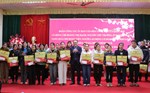 National Assembly presents Tet gifts to union members in difficult circumstances in Lao Cai