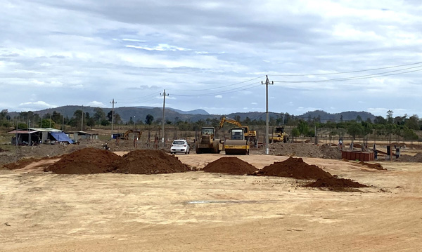 Từ công tác mặt bằng, nguồn cấp đất san lấp đến lựa chọn nhà thầu đều được tổ chức thúc đẩy nhanh, rút gọn quy trình. Ảnh: Thanh Tuấn 