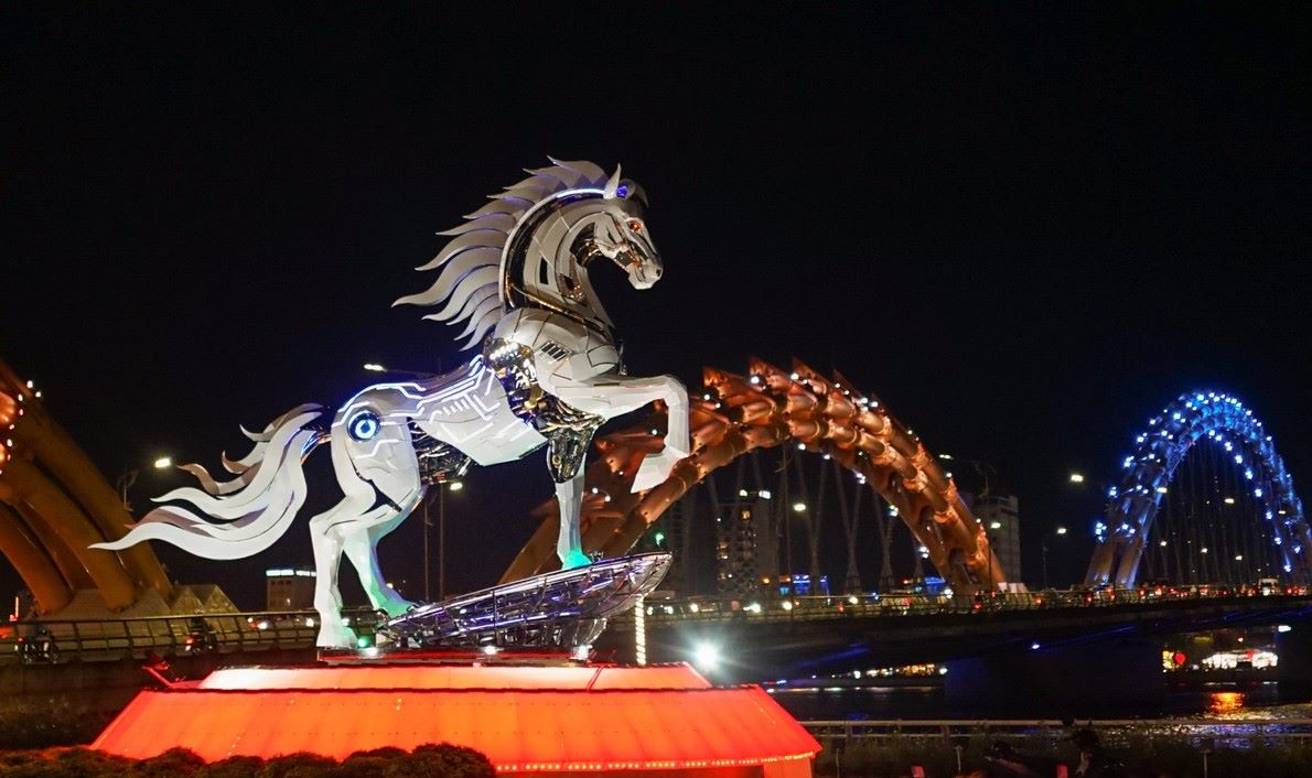Da Nang's 4.0 Golden Horse mascot carries a strong message about the city's development orientation. Photo: An Thuong