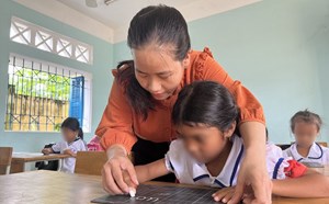 Warm Tet for teachers in Central Vietnam when bonuses are higher than every year