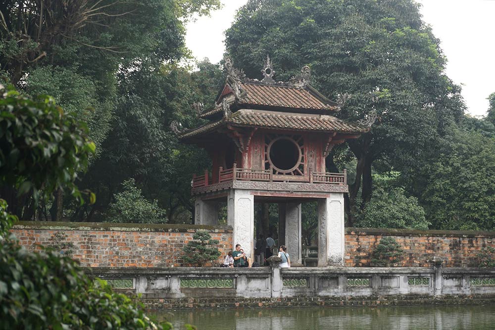Relic sites and temples at the beginning of the year in Hanoi often attract a large number of families and tourists interested. In the photo is the Temple of Literature - Quoc Tu Giam relic. Photo: Phuong Anh