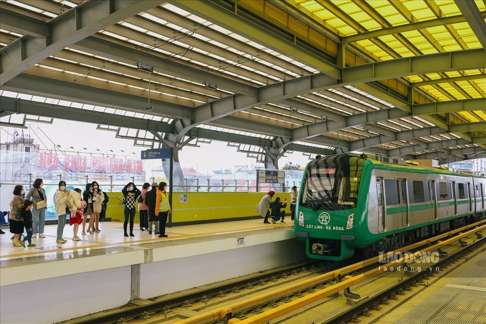 People can use buses and metro for free during the Binh Ngo Lunar New Year holiday 2026. Photo: To The