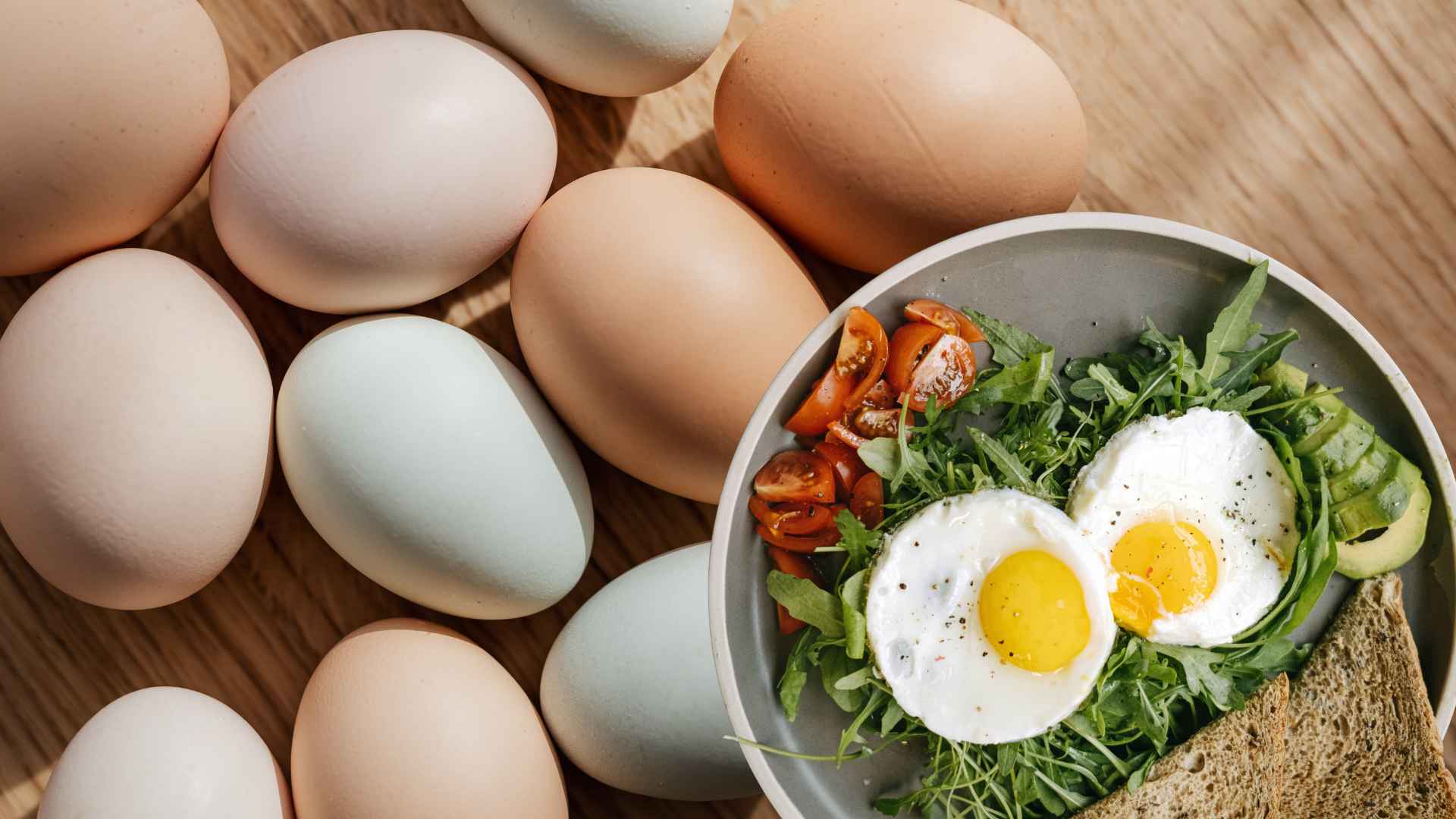 Eggs are nutritious, but people with type 2 diabetes need to be careful. Graphic photo: Huong Son