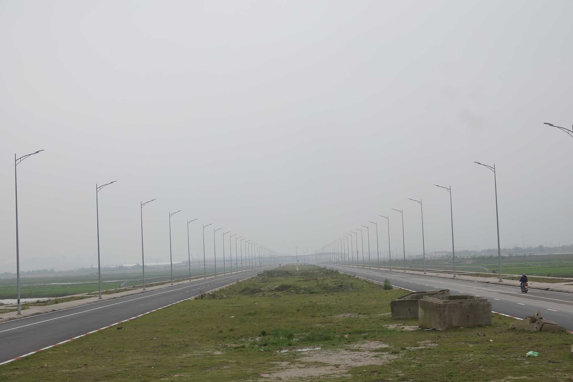 Toàn tuyến cơ bản đã hoàn thành sẵn sàng đưa vào khai thác. Ảnh: Trần Tuấn.