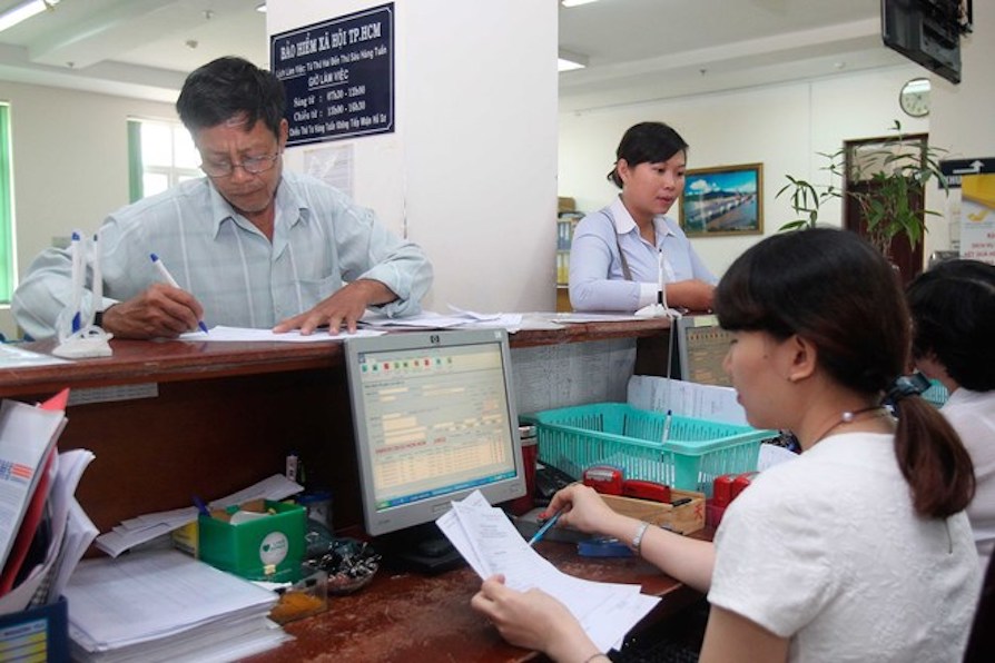 Người hưởng lương hưu và trợ cấp bảo hiểm xã hội ở Đồng Nai được tặng tiền mặt và quà dịp Tết Nguyên đán 2026. Ảnh: VGP.