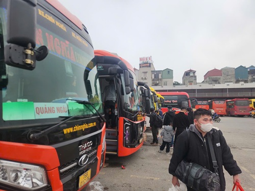 25 Tết, lượng khách tại các bến xe Nước Ngầm chưa tăng đột biến. Ảnh: Minh Hạnh 