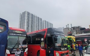 Hanoi bus station is still deserted, no need for increased vehicles