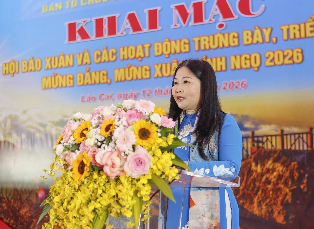 Bà Vũ Thị Hiền Hạnh - Phó Chủ tịch UBND tỉnh Lào Cai phát biểu khai mạc Hội báo Xuân Bính Ngọ 2026. Ảnh: Văn Dức