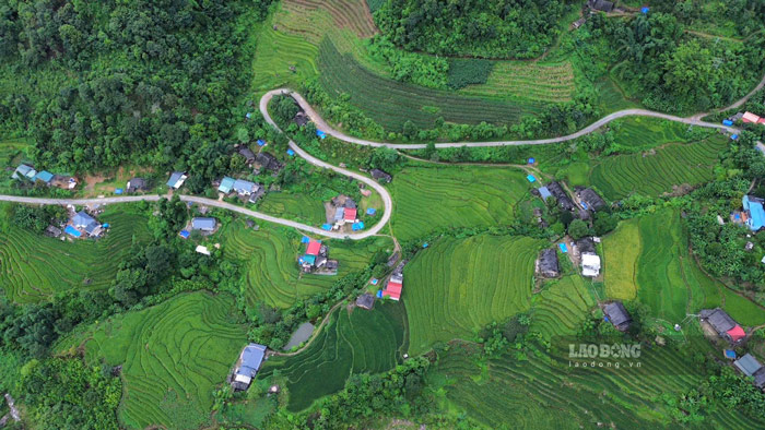 A Mu Sung commune is one of the communes on the list of areas subject to special allowances. Pictured is the road through A Mu Sung commune (Lao Cai). Photo: Dinh Dai