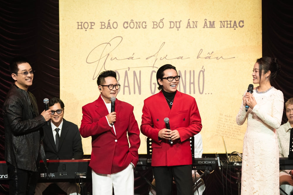 Nhóm cũng có không ít sự tranh cãi khi lựa chọn tên cho live concert, quyết định chọn “Bản ghi nhớ” bởi Quả Dưa Hấu mong muốn tiếp tục ghi dấu ấn của mình với khán giả, cũng như có thể tiếp tục sống với Ảnh: Bin Leo