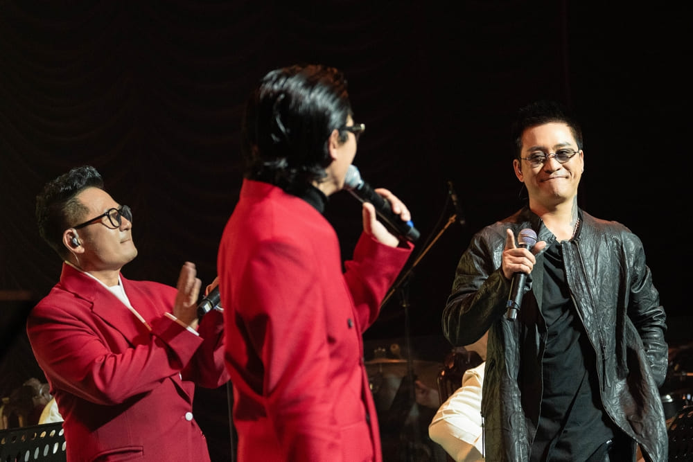 Sau 3 thập kỷ, nhóm nhạc Quả Dưa Hấu bước lên sân khấu với môt diện mạo khác. Ảnh: Bin Leo