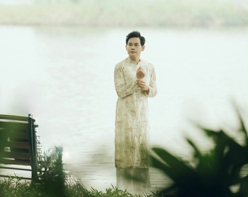 Nhân dịp này, anh giới thiệu chuỗi nội dung mới mang tên “Check in cùng Phúc” như một cách tri ân khán giả đã đồng hành suốt nhiều năm qua.  