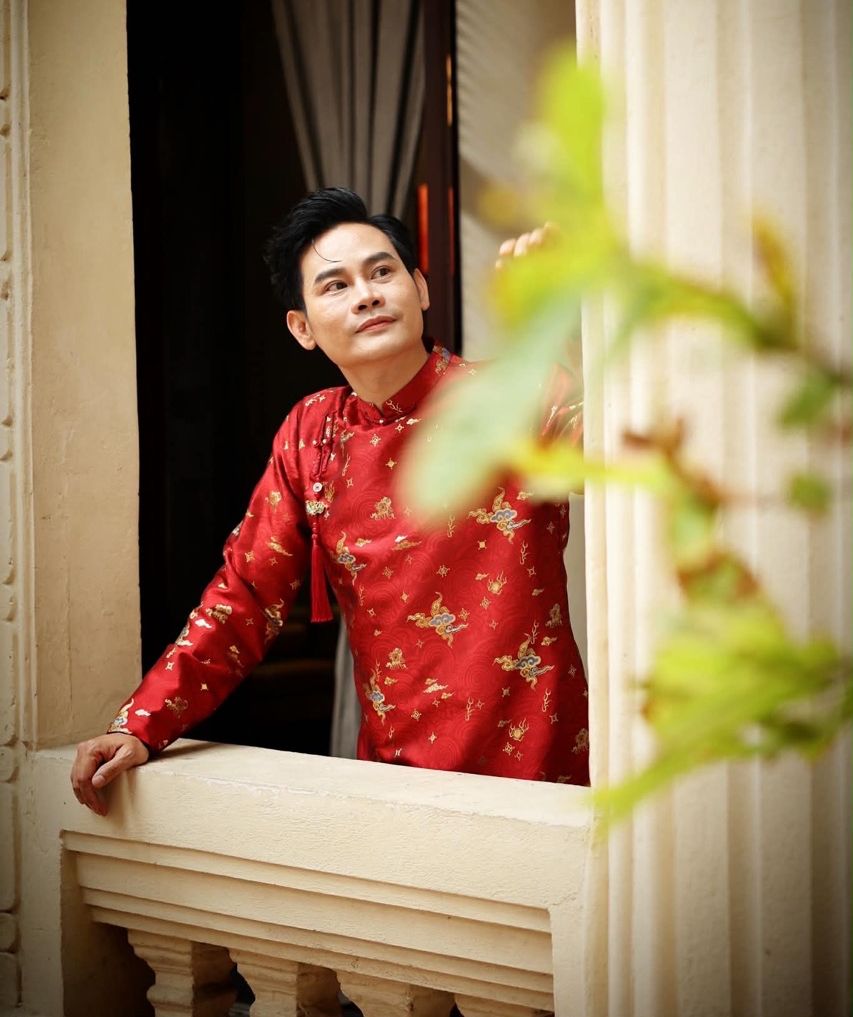 Anh cũng bày tỏ kỳ vọng năm 2026 sẽ tiếp tục là giai đoạn khởi sắc của ngành du lịch Việt Nam, khi nhu cầu khám phá và trải nghiệm ngày càng tăng. Việc kết hợp nội dung truyền hình với nền tảng số, theo Hồng Phúc, là xu hướng cần thiết để mở rộng khả năng tiếp cận khán giả trẻ.   Với anh, hành trình 25 năm làm nghề không chỉ là dấu mốc cá nhân, mà còn là động lực để tiếp tục sáng tạo và gắn bó với khán giả trong những chặng đường tiếp theo.