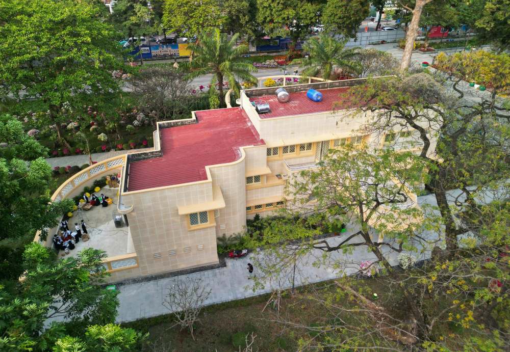 Các căn biệt thự cũ (như khu biệt thự nhà chú Hỏa) được bảo tồn và tôn tạo thành các không gian văn hóa, triển lãm. Ảnh: Anh Tú