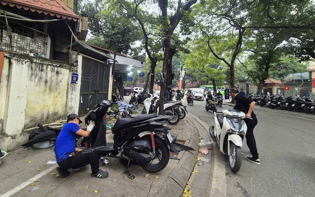 Ghi nhận của phóng viên tại một số cửa hàng cho thấy lượng khách tăng gấp nhiều lần so với ngày thường.  