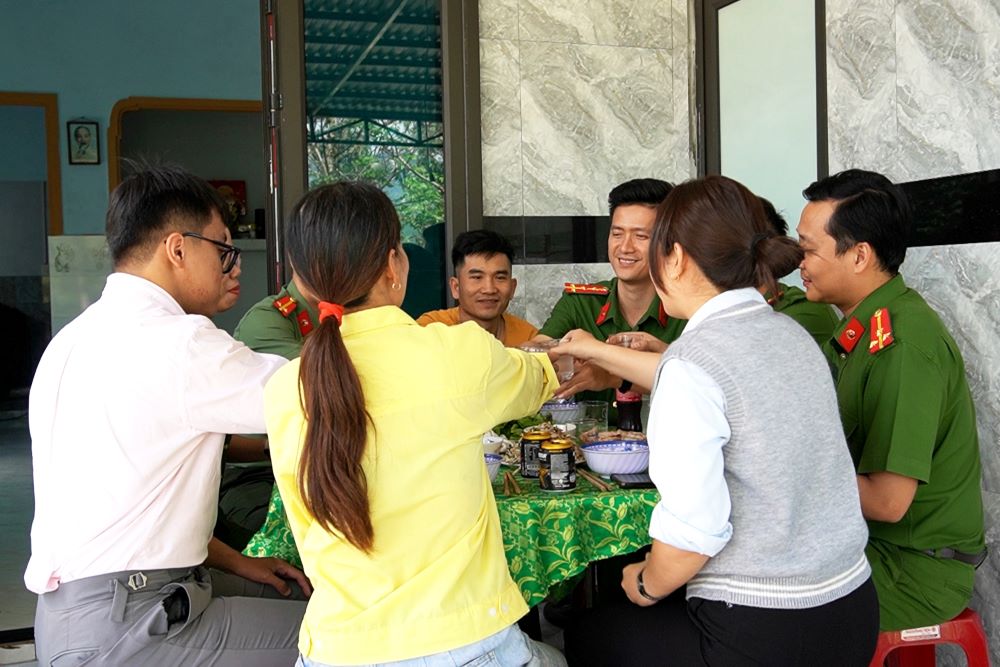 Year-end meal in the new house after the Quang Trung Campaign of Da Nang people
