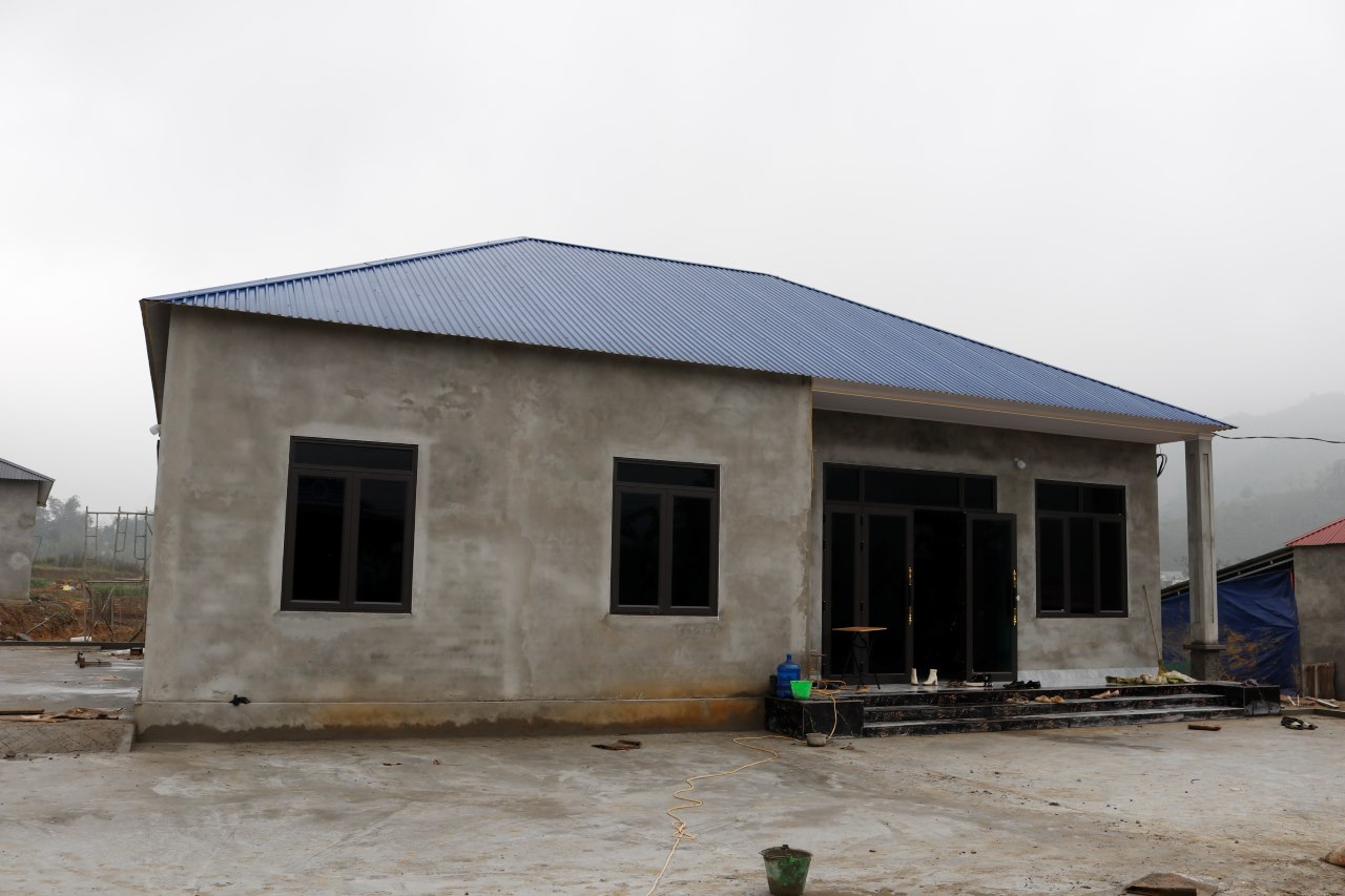 Những căn nhà mới khang trang đã hoàn thiện để bà con được đón một cái Tết an yên, đầm ấm. Ảnh: Văn Đức