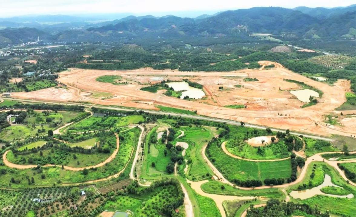 Trường đua ngựa Thiên Mã được xây dựng trên diện tích gần 70 ha bên trong quần thể Khu du lịch sinh thái rừng Mađaguôi có diện tích 336ha (xã Đạ Huoai, Lâm Đồng). Ảnh: Phúc Khánh 