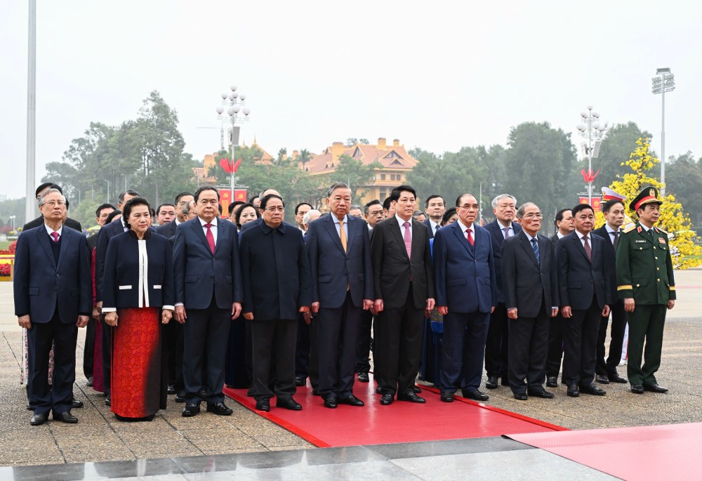 Đoàn đại biểu lãnh đạo, nguyên lãnh đạo Đảng, Nhà nước tưởng nhớ công lao to lớn của Chủ tịch Hồ Chí Minh. Ảnh: Hải Nguyễn 