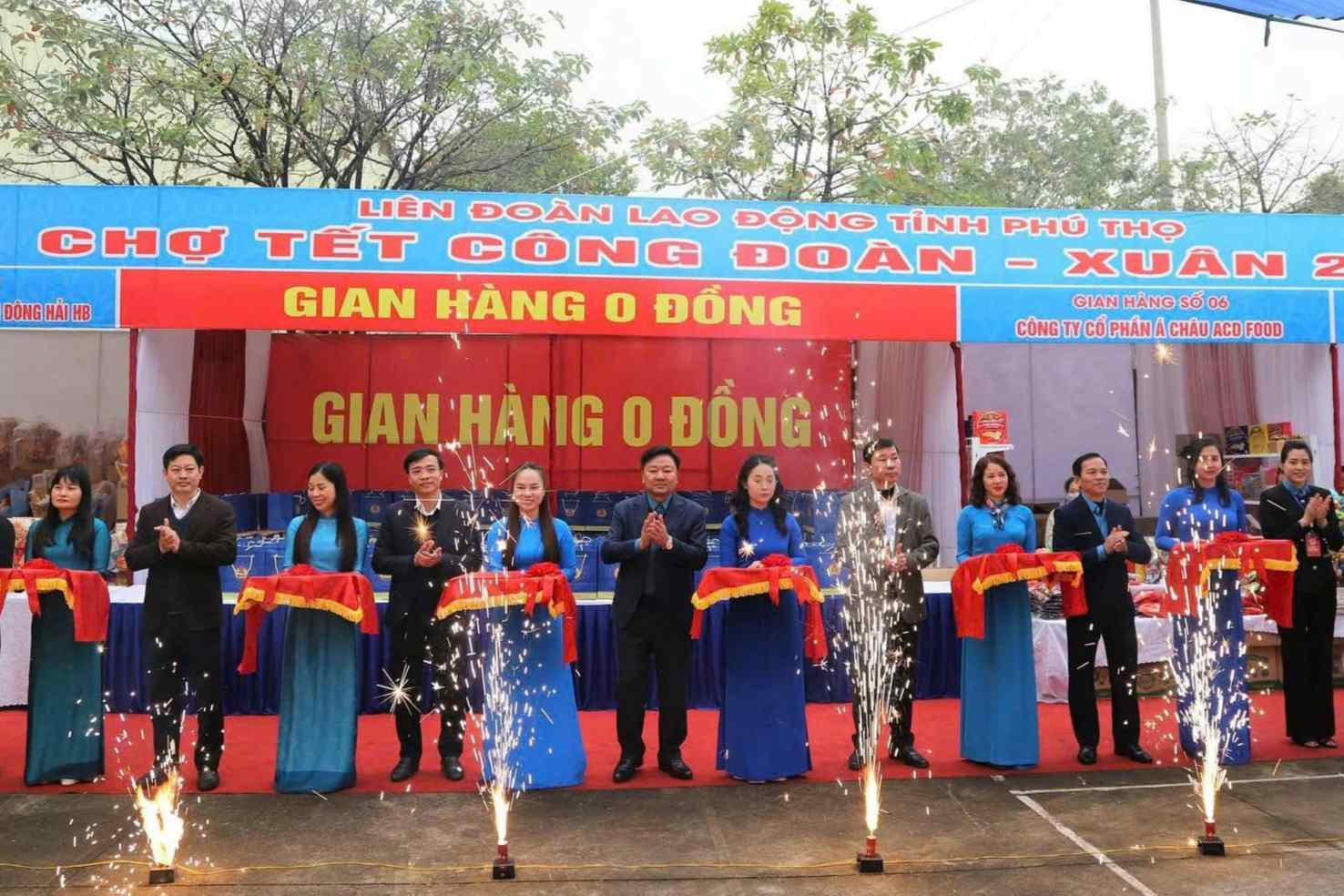 Khai trương gian hàng 0 đồng tại Phú Thọ. Ảnh: LĐLĐ tỉnh Phú Thọ.